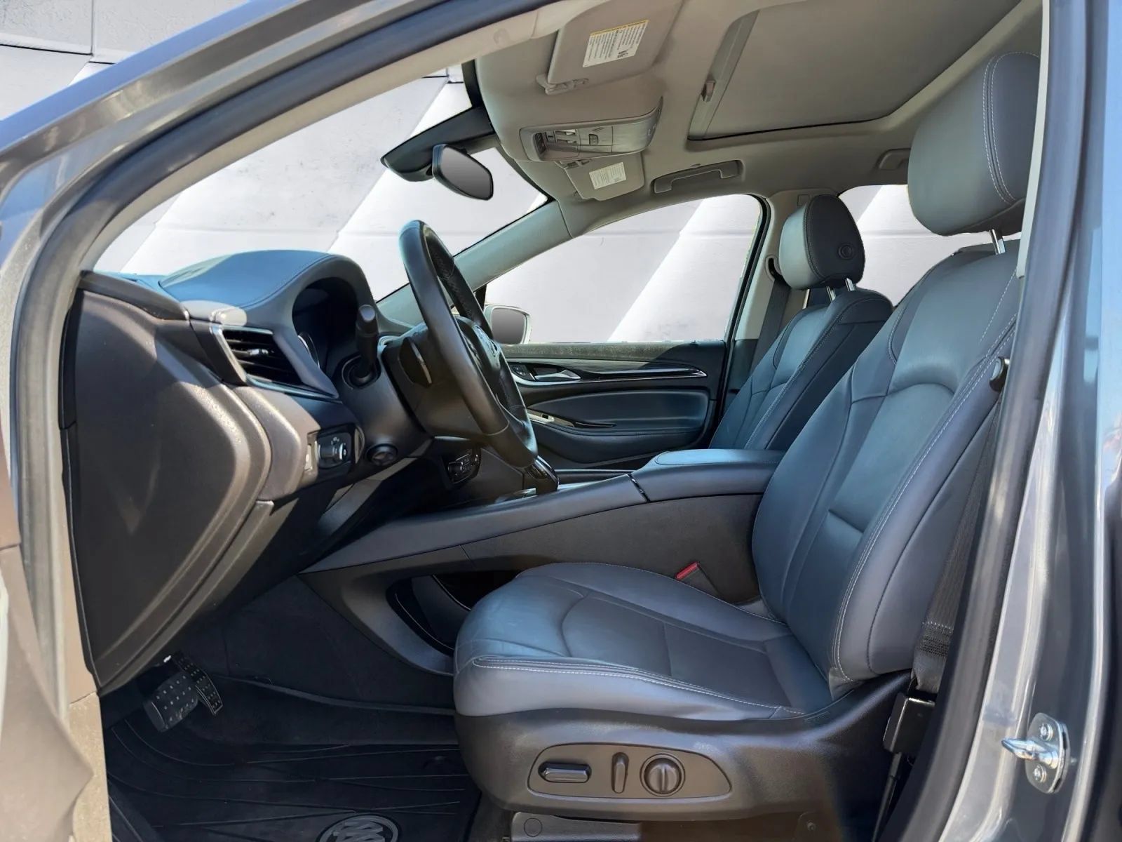 Used 2019 Buick Enclave Premium w/ Experience Buick Package FWD image 9