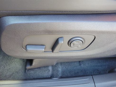 New 2026 Kia Carnival EX image 24