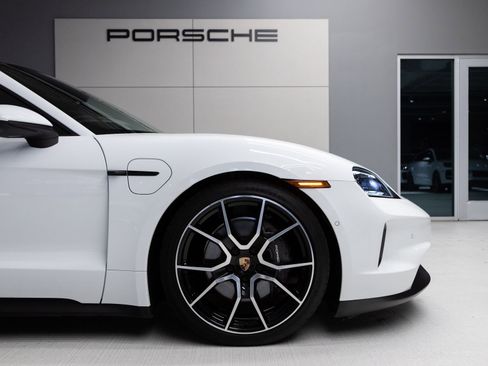 Certified 2025 Porsche Taycan w/ Premium Package RWD image 11