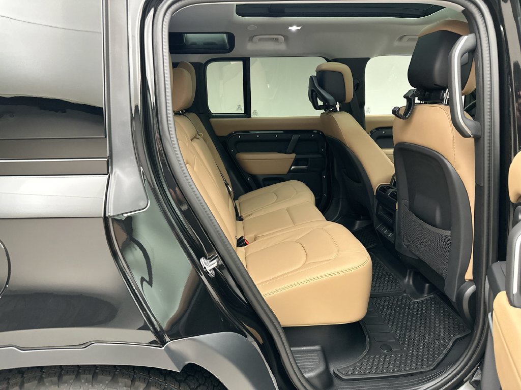 New 2026 Land Rover Defender 110 S AWD/4WD image 7