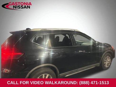 Used 2017 Nissan Rogue SV w/ SV Premium Package image 5