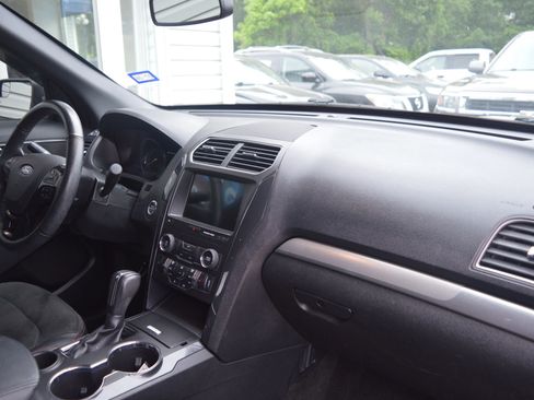 Used 2018 Ford Explorer XLT w/ Equipment Group 202A FWD image 35