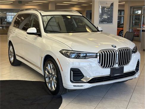 Used 2022 BMW X7 xDrive40i w/ Cold Weather Package image 3