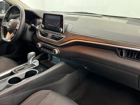 Used 2024 Nissan Altima 2.5 SV image 24