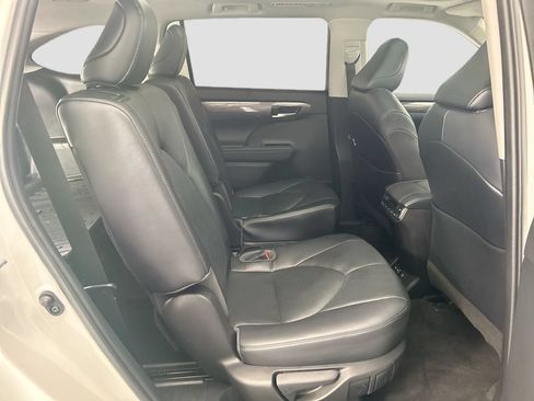 Used 2023 Toyota Highlander Platinum FWD image 20