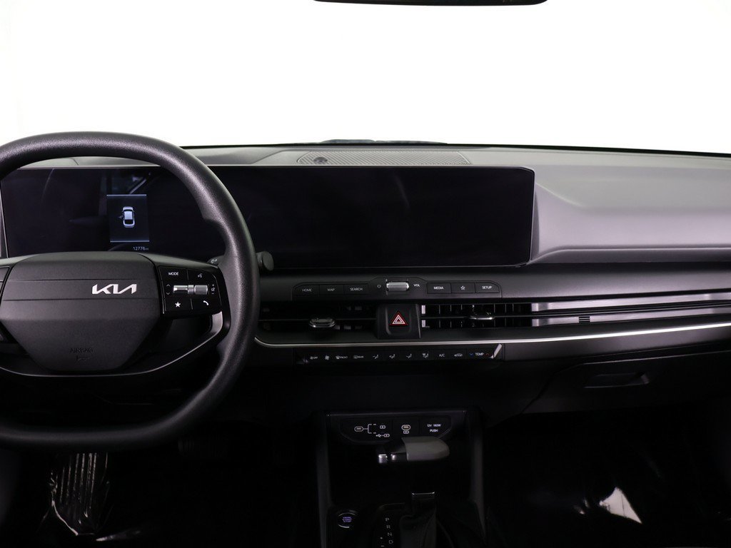 Certified 2025 Kia K4 FWD image 33