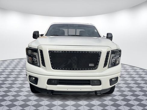 Used 2019 Nissan Titan SL w/ Midnight Edition image 5