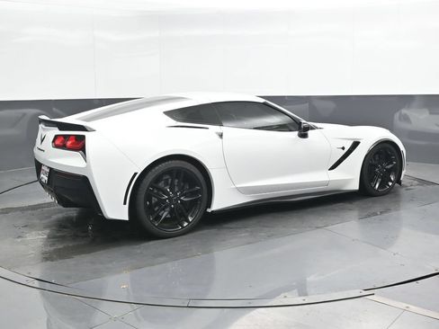 Used 2018 Chevrolet Corvette Stingray Coupe RWD image 2