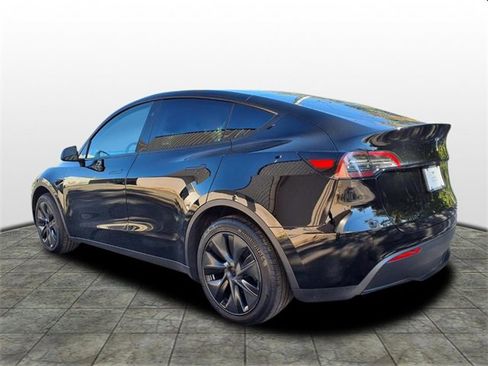 Used 2024 Tesla Model Y Long Range image 3