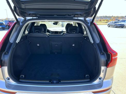 Used 2025 Volvo XC60 B5 Plus image 21