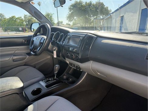 Used 2013 Toyota Tacoma 2WD Access Cab image 18