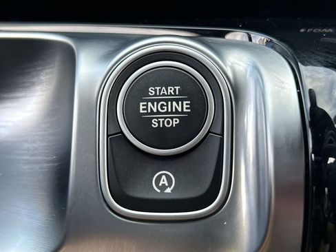 Used 2025 Mercedes-Benz GLB 250 4MATIC image 16