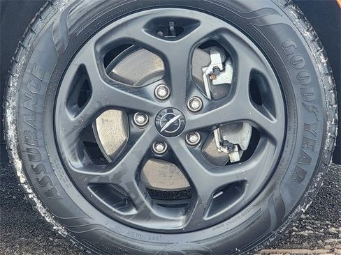 Certified 2023 Chrysler Pacifica Touring-L w/ S Appearance Package image 16