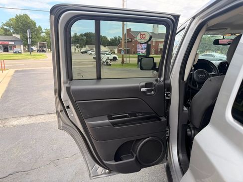 Used 2016 Jeep Patriot Sport w/ Power Value Group FWD image 18