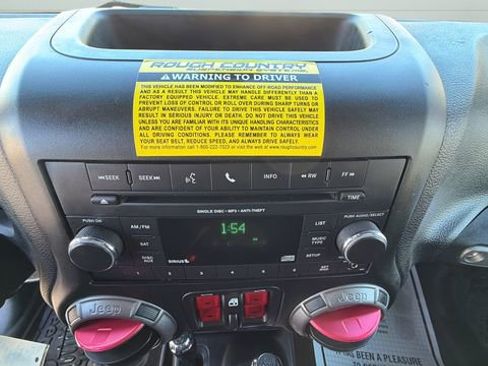 Used 2018 Jeep Wrangler Unlimited Sport image 13