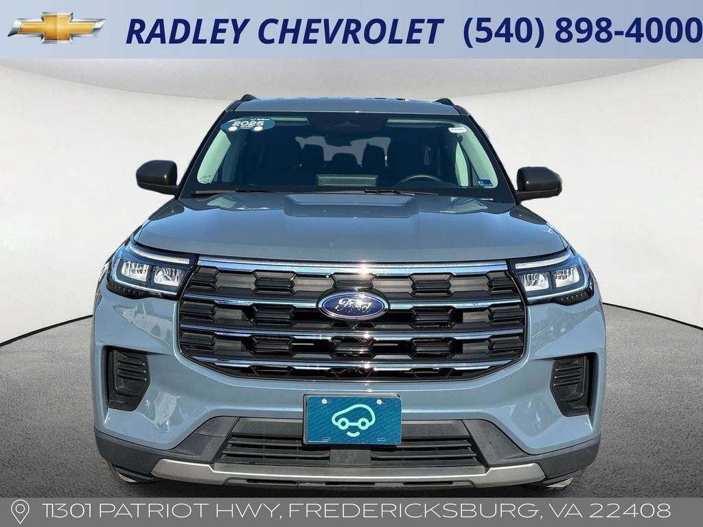 Used 2025 Ford Explorer Active AWD/4WD image 23
