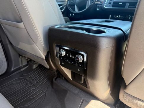 Used 2023 GMC Yukon XL SLT w/ SLT Luxury Package AWD/4WD image 21