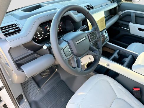 New 2026 Land Rover Defender 110 X-Dynamic SE image 25