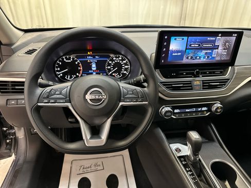 New 2025 Nissan Altima 2.5 SV image 3