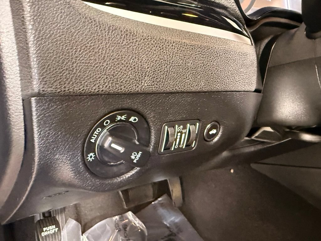 Used 2019 Chrysler 300 S AWD/4WD image 29