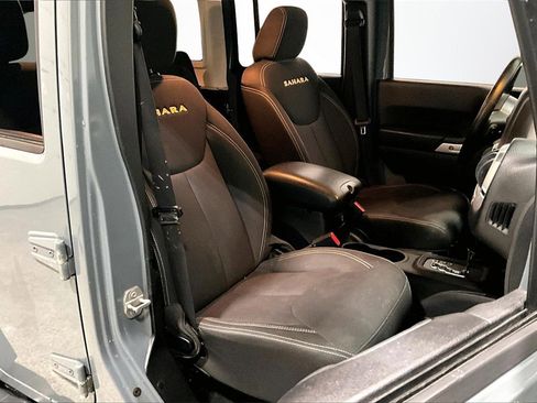 Used 2015 Jeep Wrangler Unlimited Sahara w/ Connectivity Group image 25