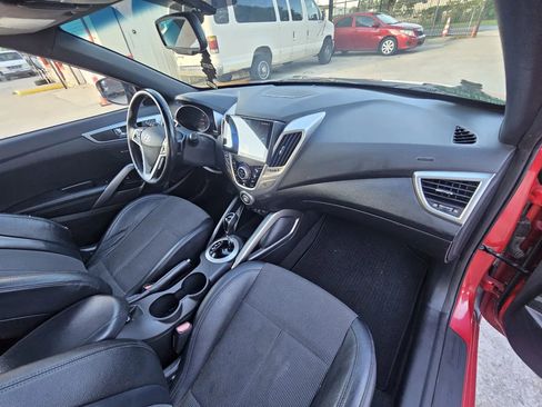 Used 2016 Hyundai Veloster w/ Option Group 03 FWD image 10