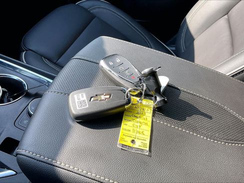 Used 2023 Chevrolet Traverse Premier w/ Redline Edition FWD image 29