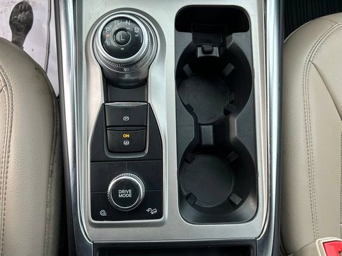 Used 2022 Ford Explorer Limited w/ Equipment Group 301A AWD/4WD image 31