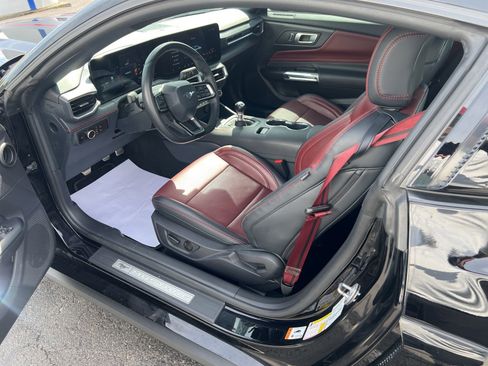 Used 2025 Ford Mustang GT Premium RWD image 29