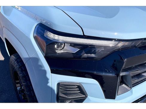 Used 2025 Chevrolet Colorado Z71 w/ Technology Package AWD/4WD image 28