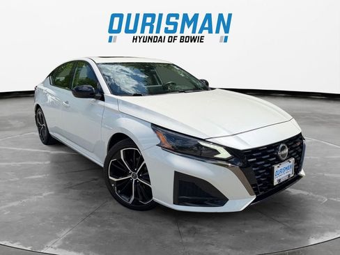 Used 2024 Nissan Altima 2.5 SR w/ SR Premium Package FWD image 1