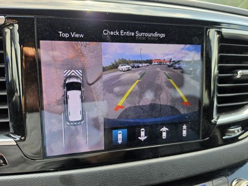 Used 2019 Chrysler Pacifica Touring-L Plus w/ Advanced Safetytec Group FWD image 13