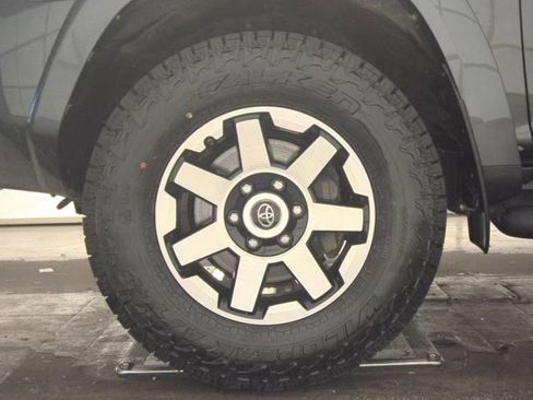 Used 2019 Toyota 4Runner TRD Off-Road image 10