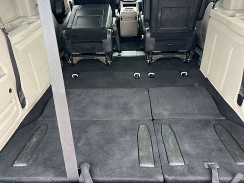 Used 2015 Chrysler Town & Country Touring image 14