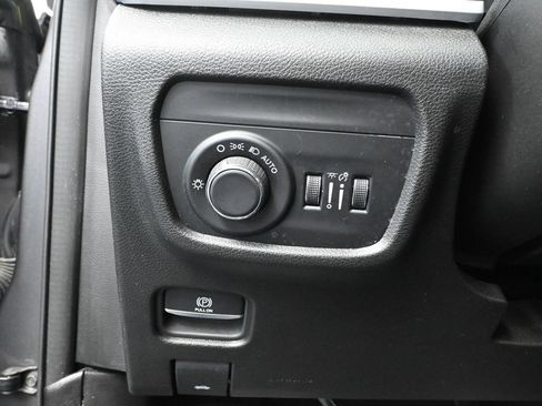 Used 2024 Jeep Grand Cherokee Altitude AWD/4WD image 31
