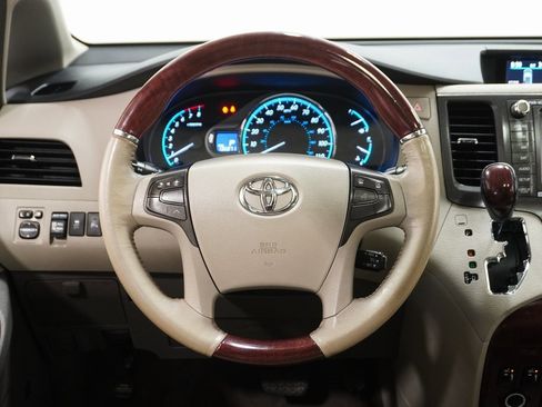 Used 2011 Toyota Sienna Limited w/ Premium Pkg image 23