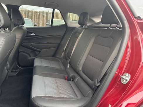 Used 2025 Chevrolet Trax LT image 20