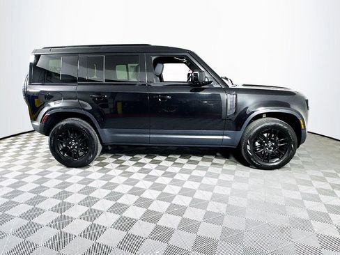 Used 2025 Land Rover Defender 110 S image 8