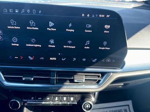 Used 2024 Chevrolet Equinox EV LT image 17