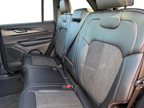 New 2025 Jeep Grand Cherokee Altitude image 14