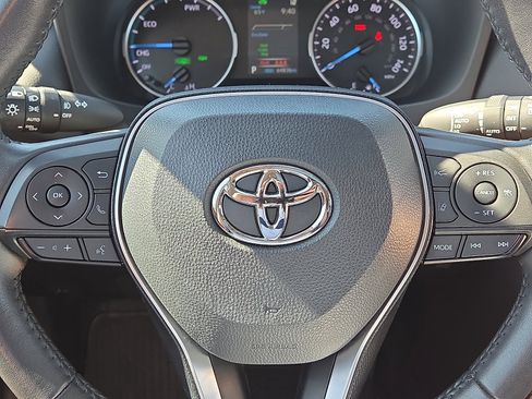 Used 2022 Toyota RAV4 XLE Premium AWD/4WD image 17
