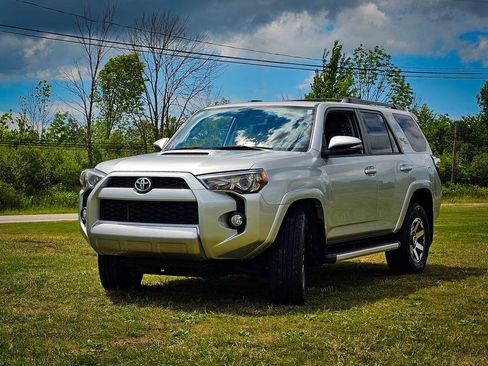 Used 2019 Toyota 4Runner TRD Off-Road Premium AWD/4WD image 7