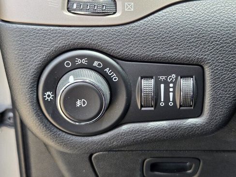 Used 2016 Jeep Cherokee Latitude FWD image 23