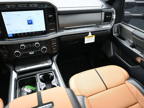 Used 2024 Ford F450 Platinum w/ FX4 Off-Road Package image 41