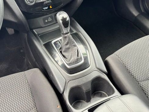 Used 2021 Nissan Rogue Sport S image 14