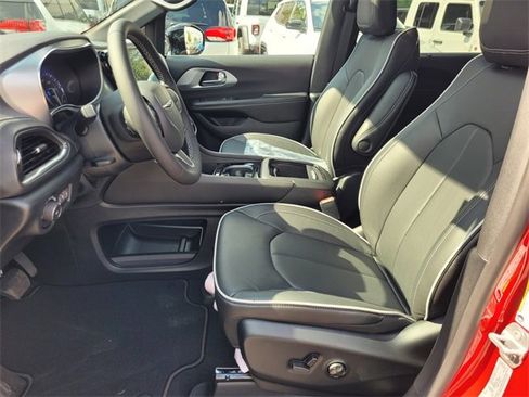 New 2026 Chrysler Pacifica Limited image 2
