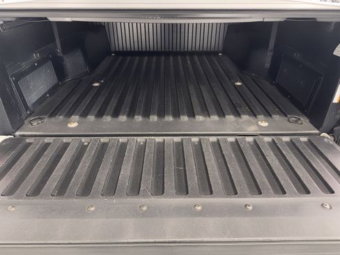 Used 2017 Toyota Tacoma SR image 13