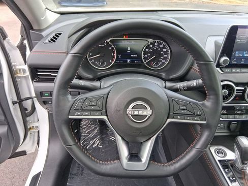 Used 2025 Nissan Sentra SR w/ SR Premium Package FWD image 15