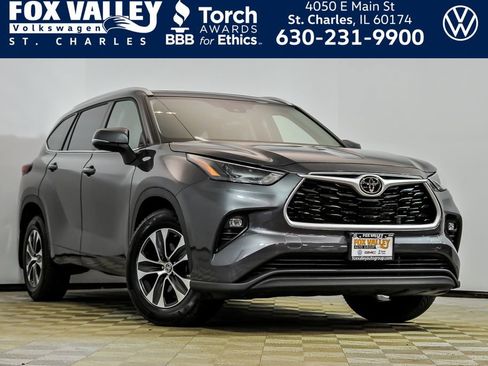 Used 2022 Toyota Highlander XLE image 1