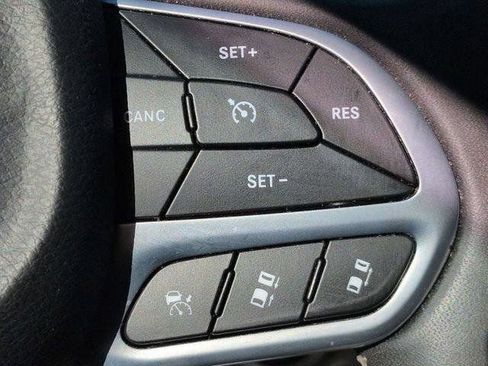 Used 2023 Chrysler Pacifica Touring-L FWD image 20